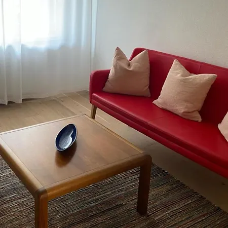 H2 With 3,5 Rooms, 2br, Living And Kitchen, And Quite Lägenhet