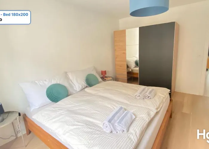 H2 With 3,5 Rooms, 2br, Living And Kitchen, And Quite דירה